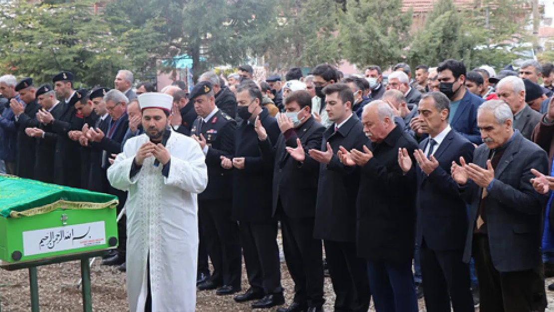 Şehit annesi son  yolculuğuna uğurlandı