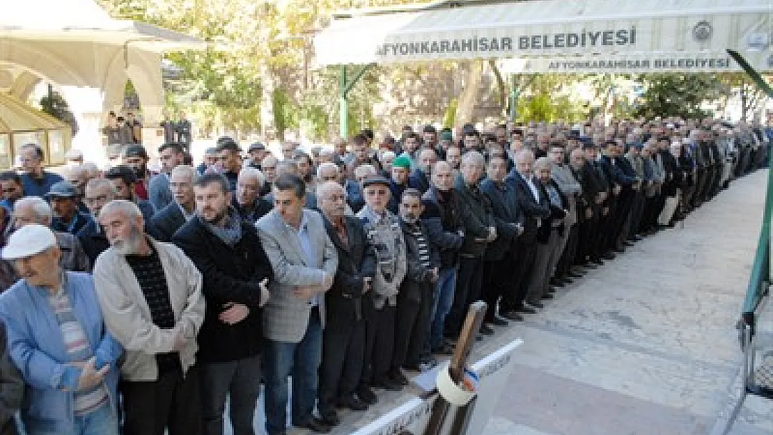 Şehit Filistinliler için gıyabi cenaze namazı kılındı