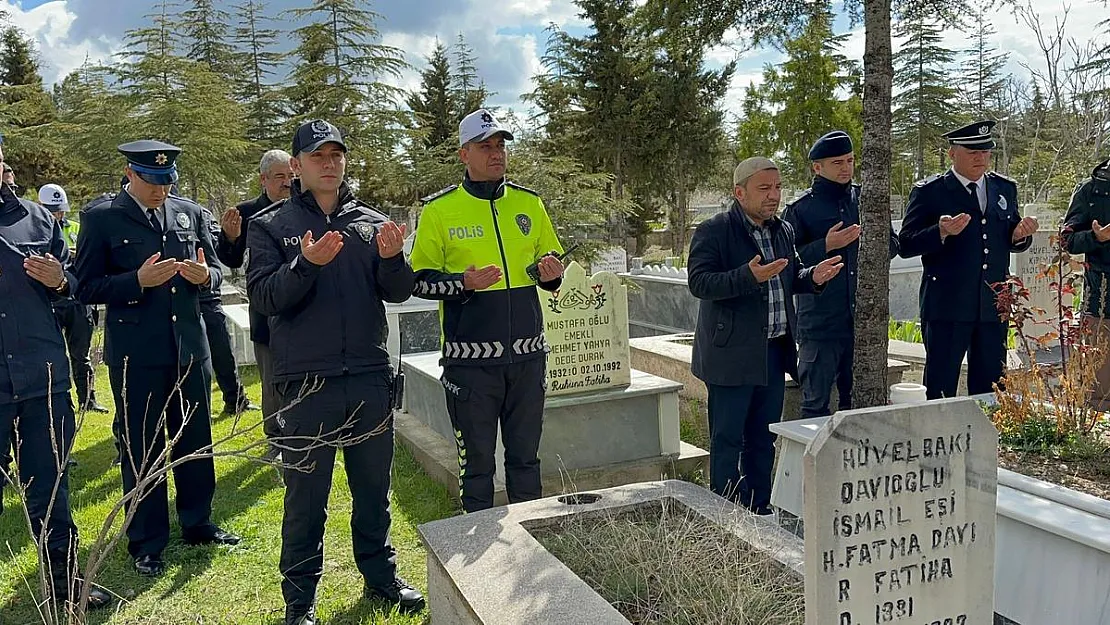 Şehit polis memuru kabri başında yad edildi