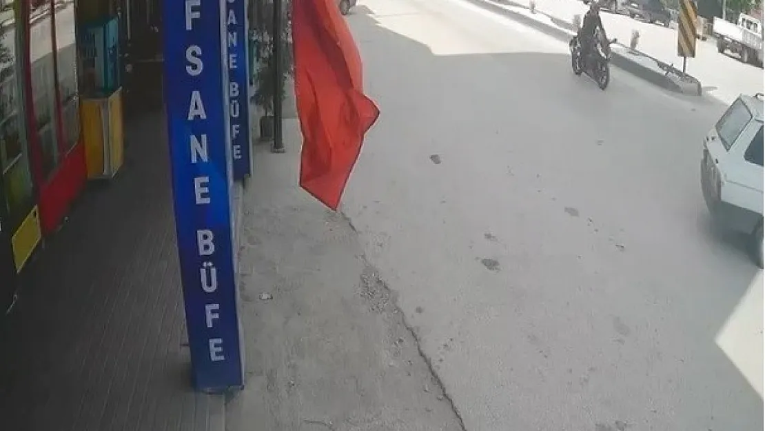 Şerit Değiştiren Araca Çarpan Motorlu Yaralandı
