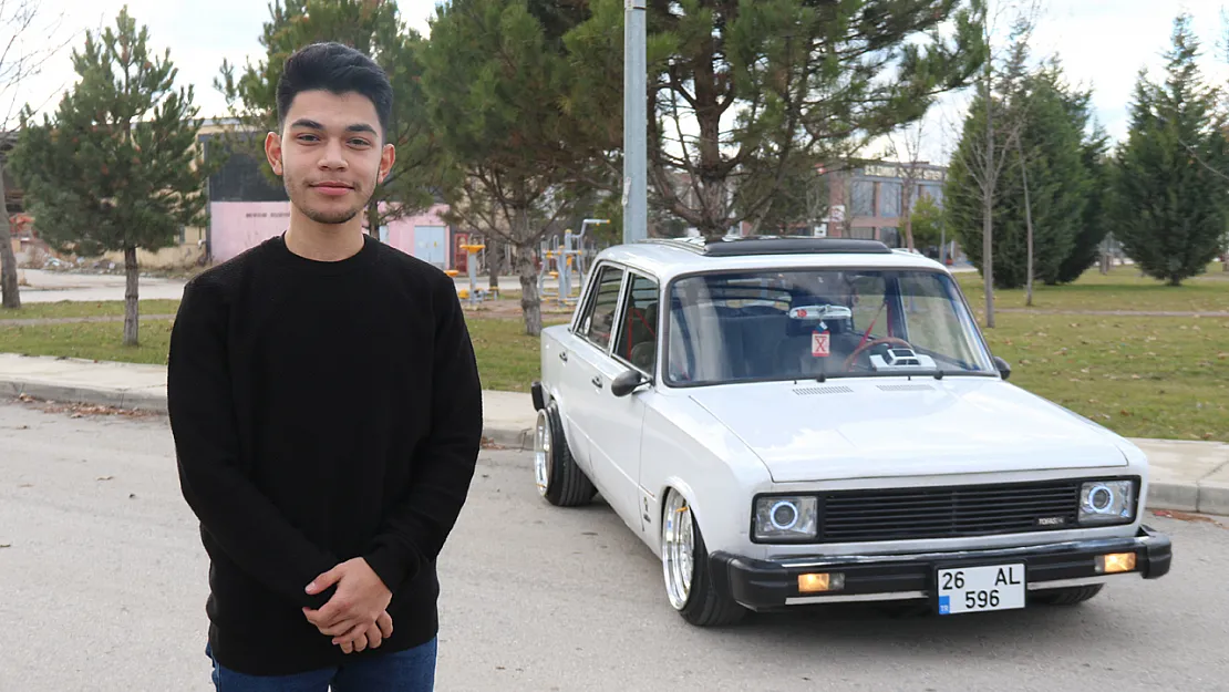 Sıfır Araçlarda Olmayan Cam Tavanı 34 Yaşındaki Aracına Yaptırdı