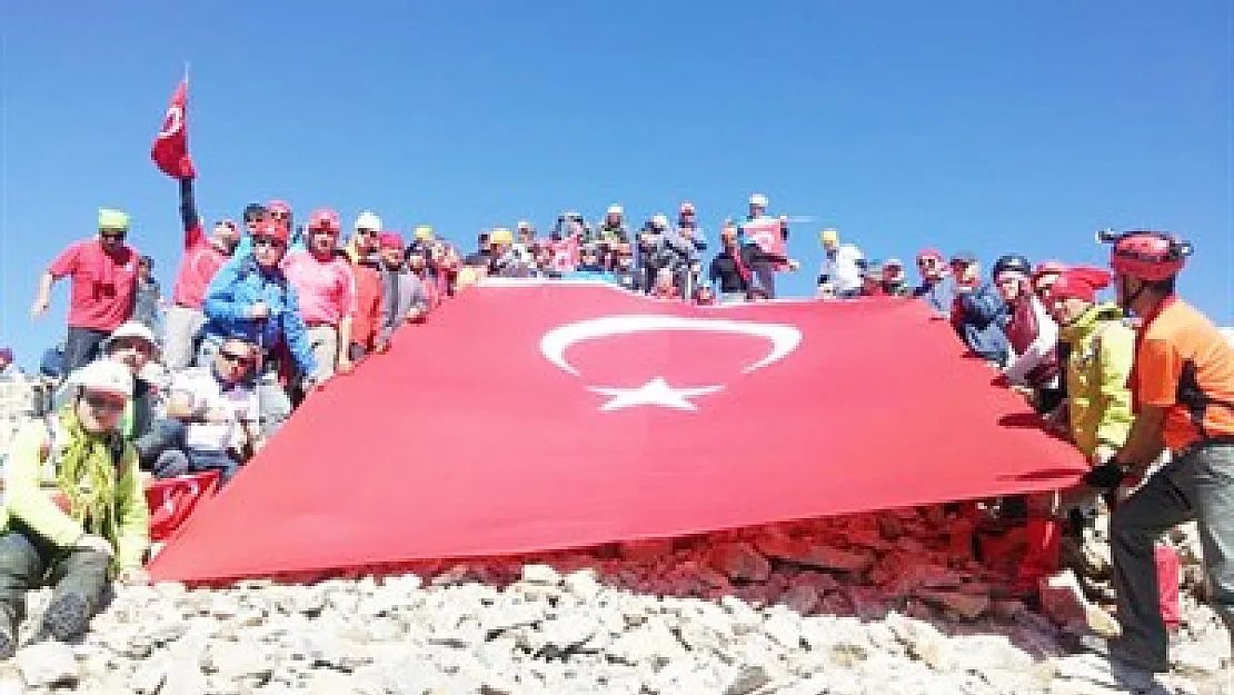 Sıgındık ve Küçüktütüncü'den bir zirve daha