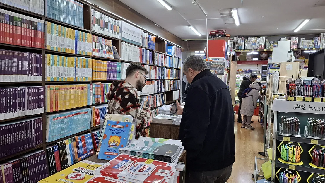 Sınav Haftasında Test Kitaplarına Yoğun İlgi