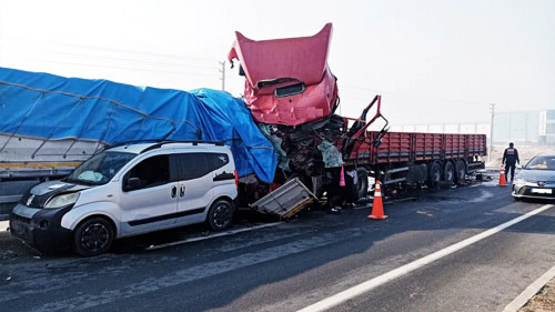 Sis nedeniyle 6 ayrı noktada trafik kazası meydana geldi