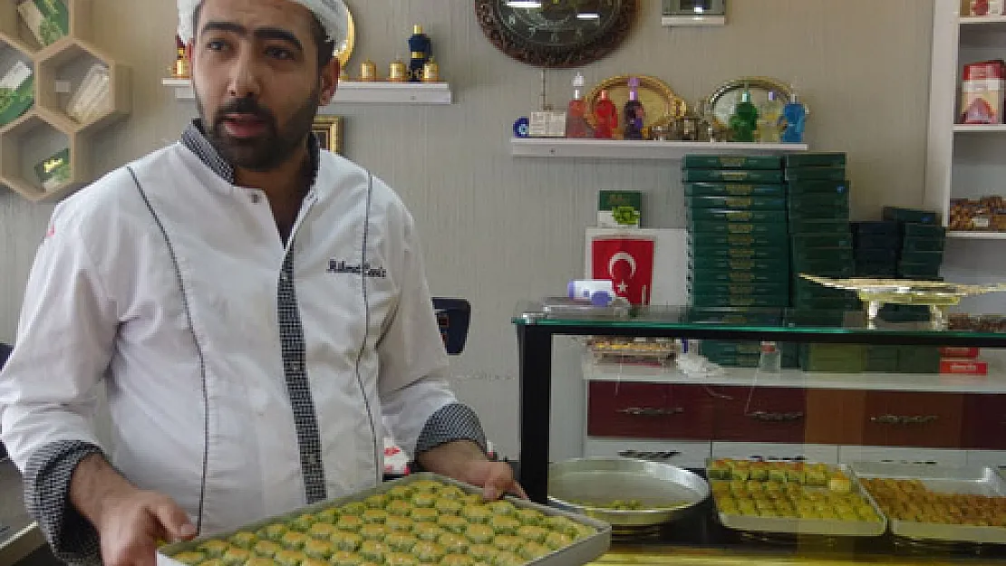 Soğuk baklava iftar  sofralarını tatlandırıyor