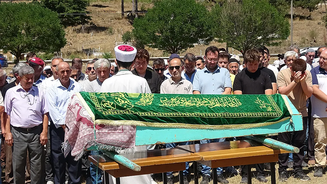 Sokak Hayvanlarına Mama Götürürken Vefat Eden Aysun Köse Son Yolculuğuna Uğurlandı