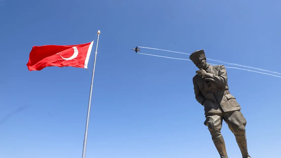 SOLOTÜRK Kocatepe'de Tarihi Anlara İmza Attı!