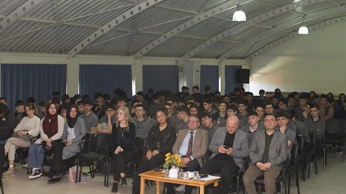 'STEAM İle Üret, Girişimle Büyüt, Patentle Koru!' Etkinliği Yoğun Katılımla Gerçekleşti