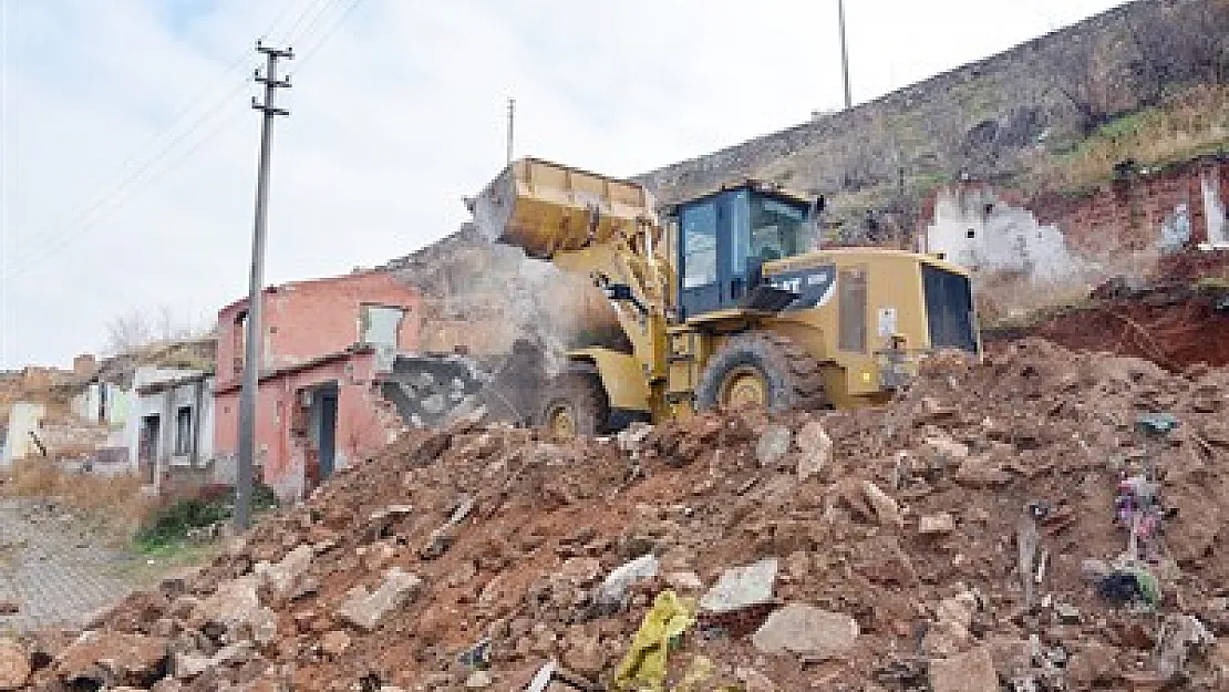 Suçıkan'da yıkım başladı – Kocatepe Gazetesi