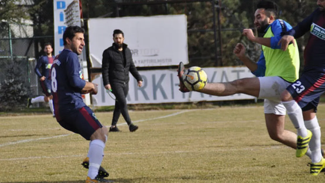 Şuhut Salar'ı  3-1 ile geçti