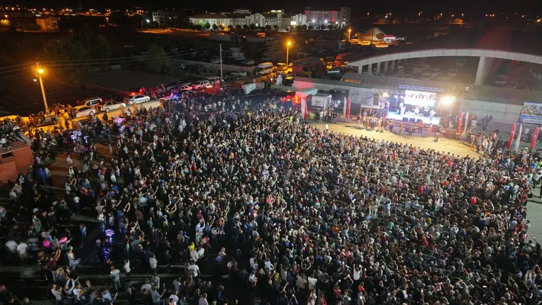 Şuhut'ta Belediye Bütçesine Yük Olmadan Muhteşem Gece
