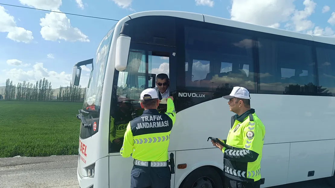 Şuhut'ta 'Bir Kural Bir Ömür' Sloganıyla 'Trafik Haftası' Etkinlikleri Yapıldı