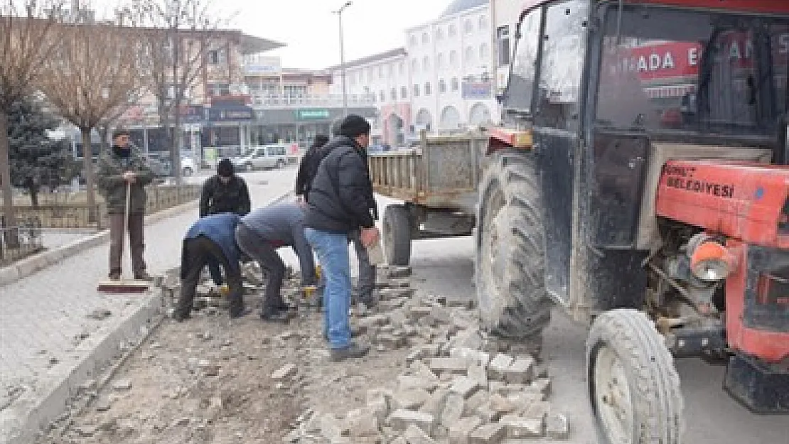 Şuhut'ta yol göçükleri onarılıyor – Kocatepe Gazetesi