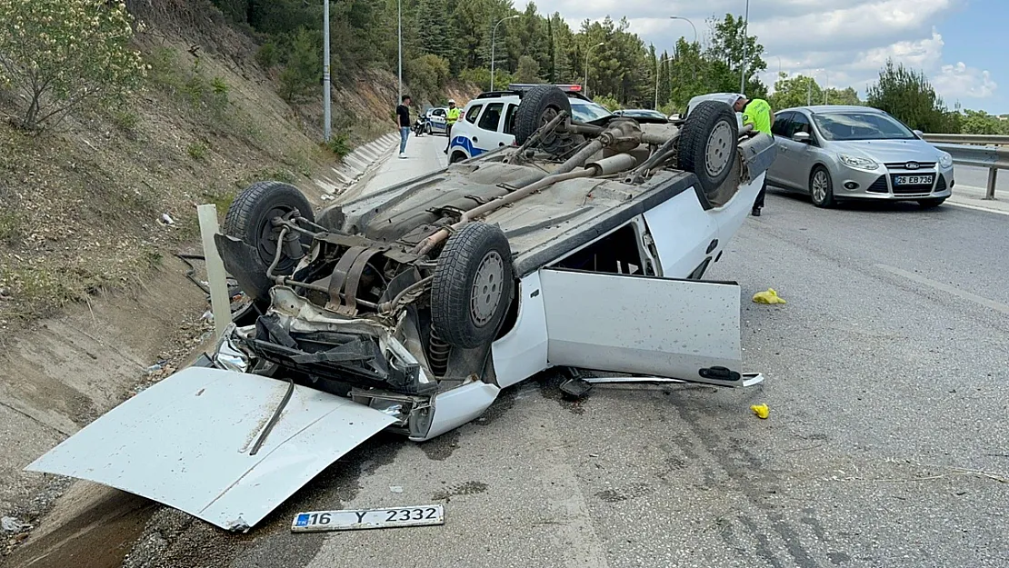 Sürücüsünün Direksiyon Hakimiyetini Kaybettiği Araç Takla Attı: 2 Yaralı