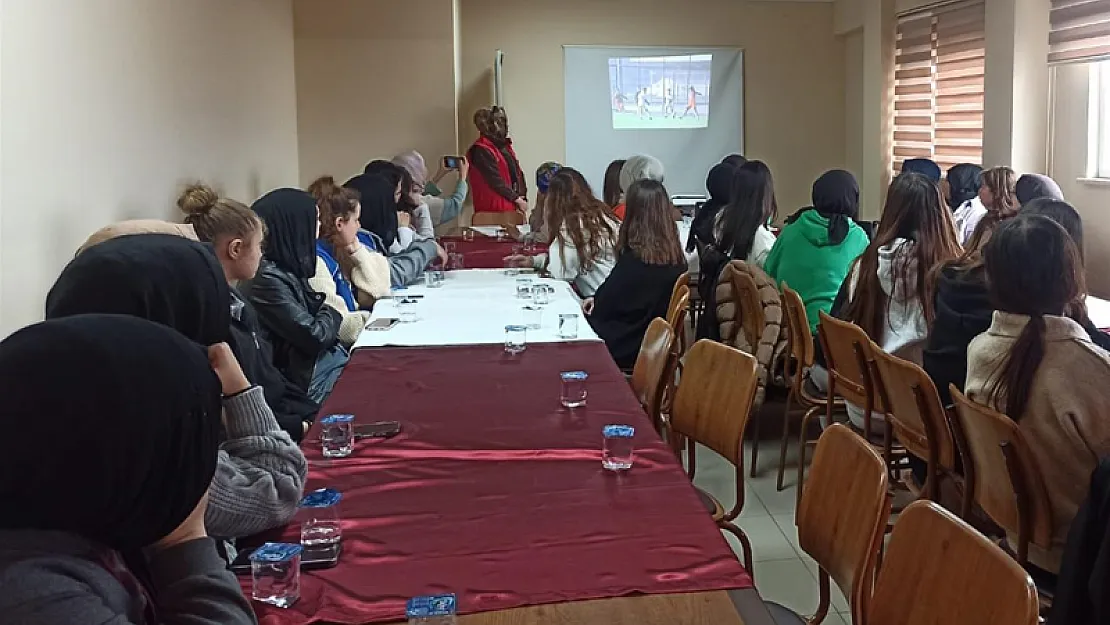 Susuzlu Lise Öğrencileri Üniversitelilerle Bir Araya Geldi