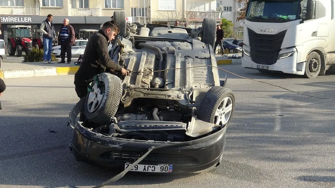 Takla atan aracı vatandaşlar düzeltti