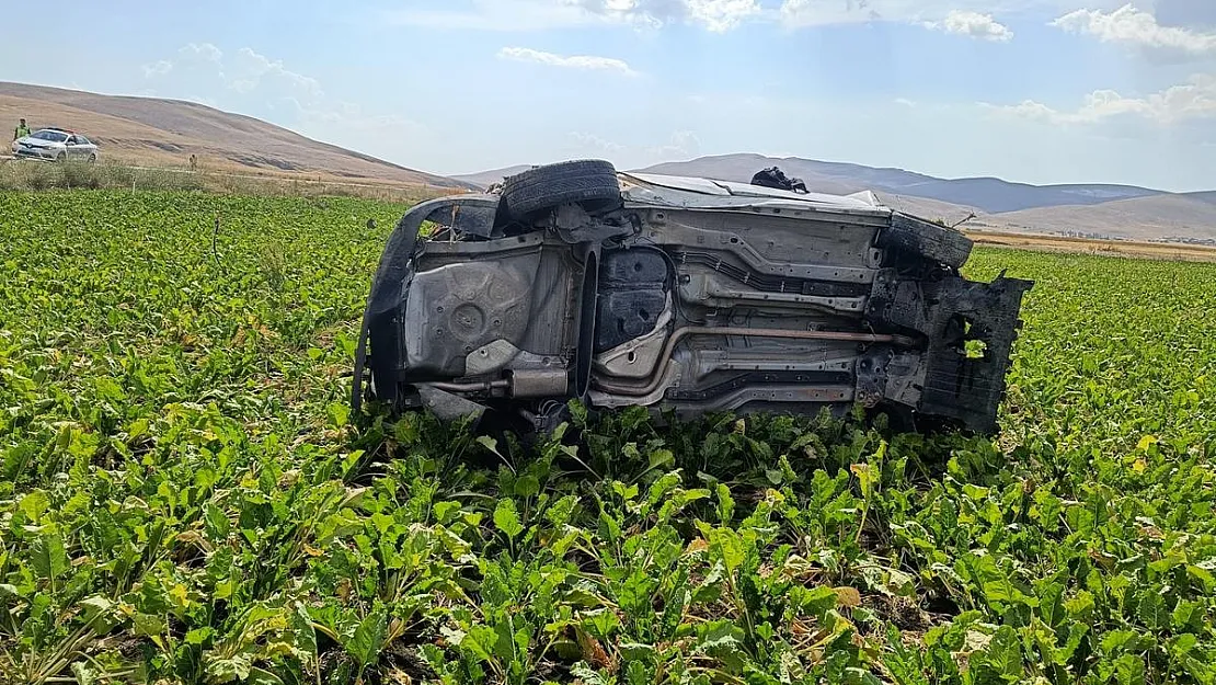 Takla atan otomobilde 2 kişi yaralandı