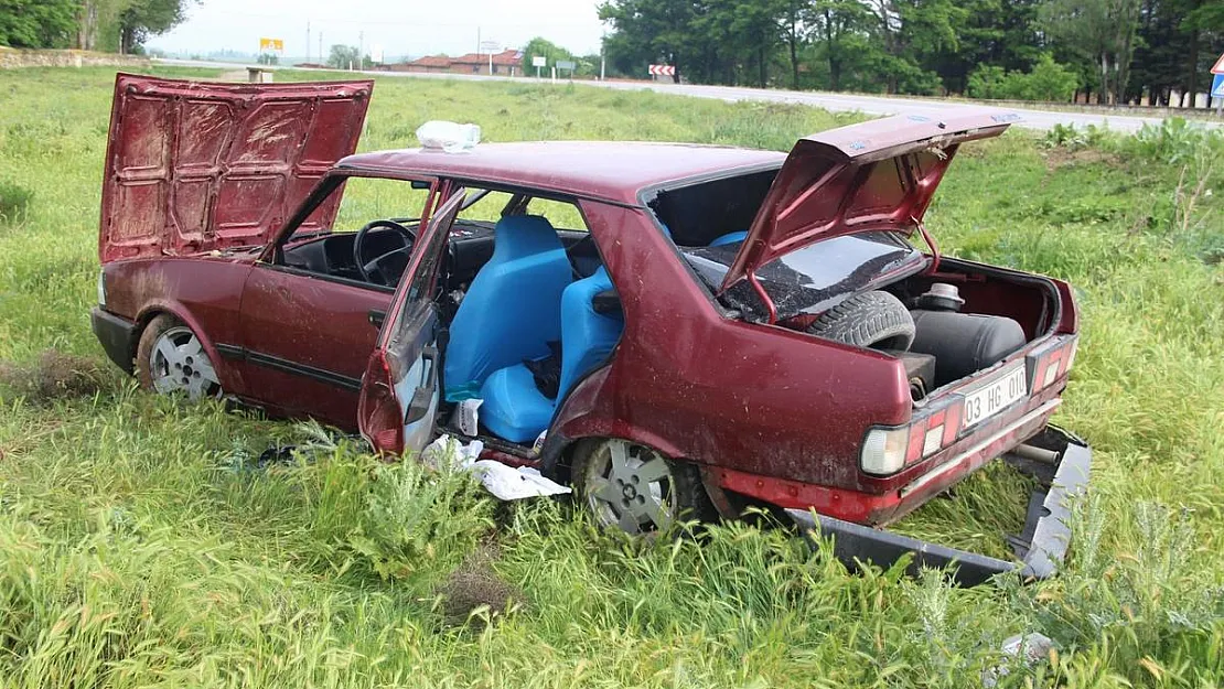 Taklalar atarak tarım arazisine giren otomobilin sürücüsü yaralandı