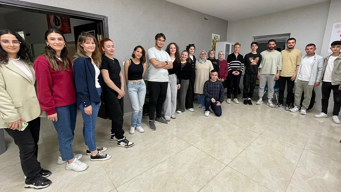 Tam Anlamıyla 'Yurttan Sesler' Korosu