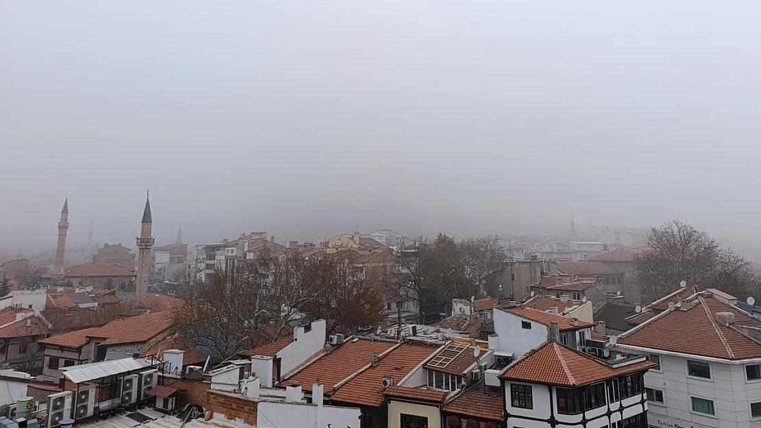 Tarihi Karahisar Kalesi Sis Nedeniyle Gözlerden Kayboldu