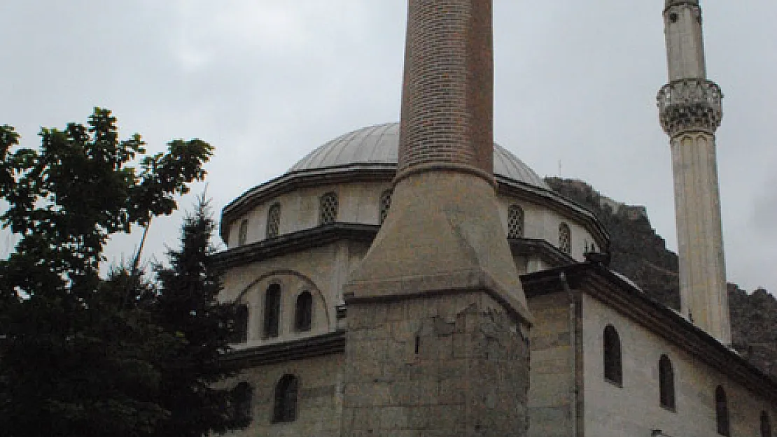 Tarihi minareye acil müdahale gerekiyor