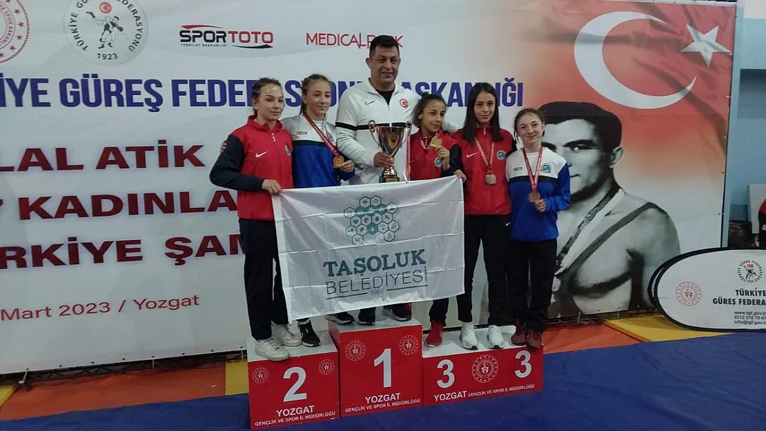 Taşoluklu sporcular Uluslararası Zafer Turnuvası’na gidiyor