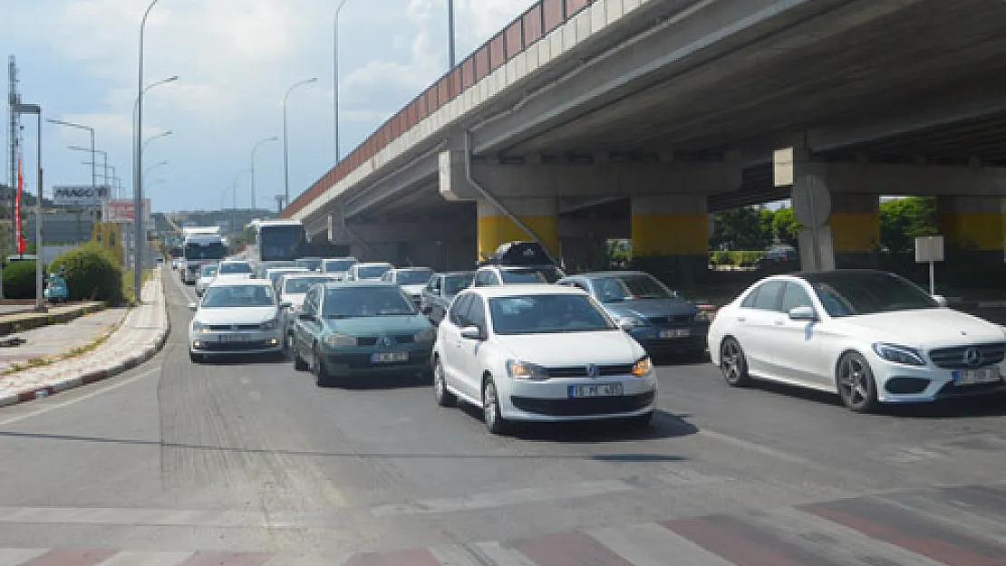 Tatil dönüşü trafik yoğunluğu yaşandı