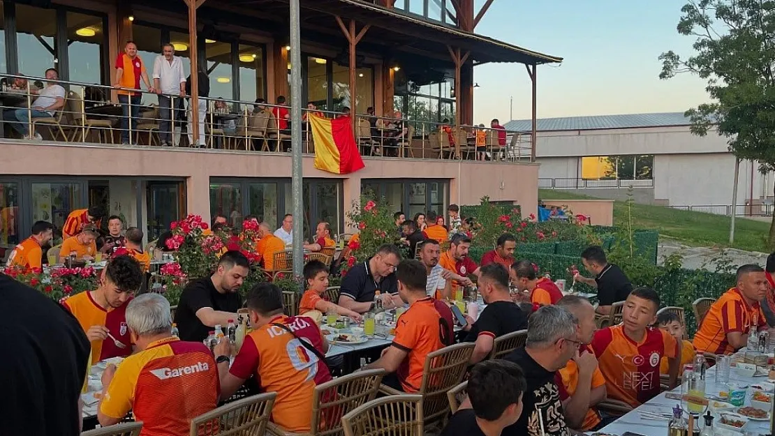 Tavşanlı'da Galatasaray'ın 25. Lig Şampiyonluğu Coşkuyla Kutlandı