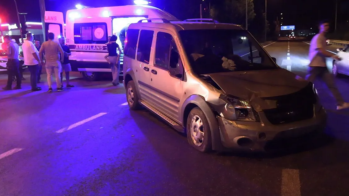 Tavşanlı'da Otomobiller Çarpıştı: 3 Yaralı