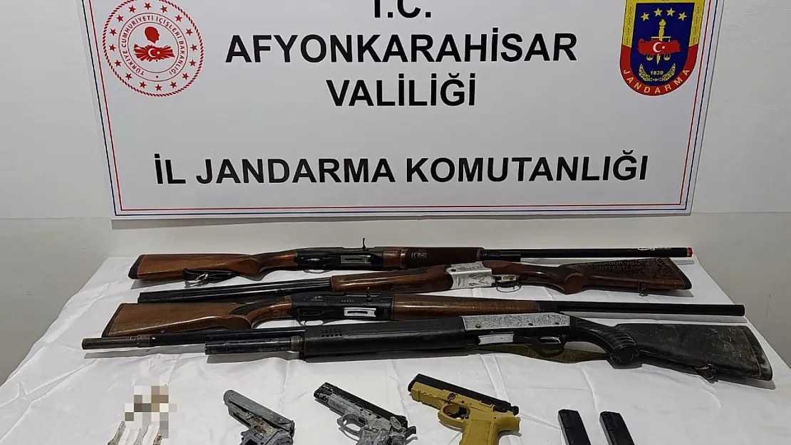 Tavuk Çiftliğinden Silah ve Uyuşturucu Aparatları Çıktı