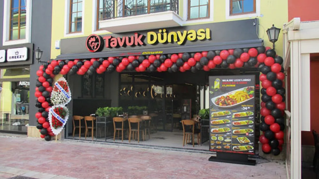 Tavuk Dünyası ikinci restoranını Afium AVM'de hizmete açtı