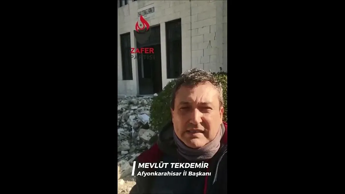 Tekdemir: Askeri kışlaya dokunmayın, Millet Bahçesi yanlışınızdan vazgeçin