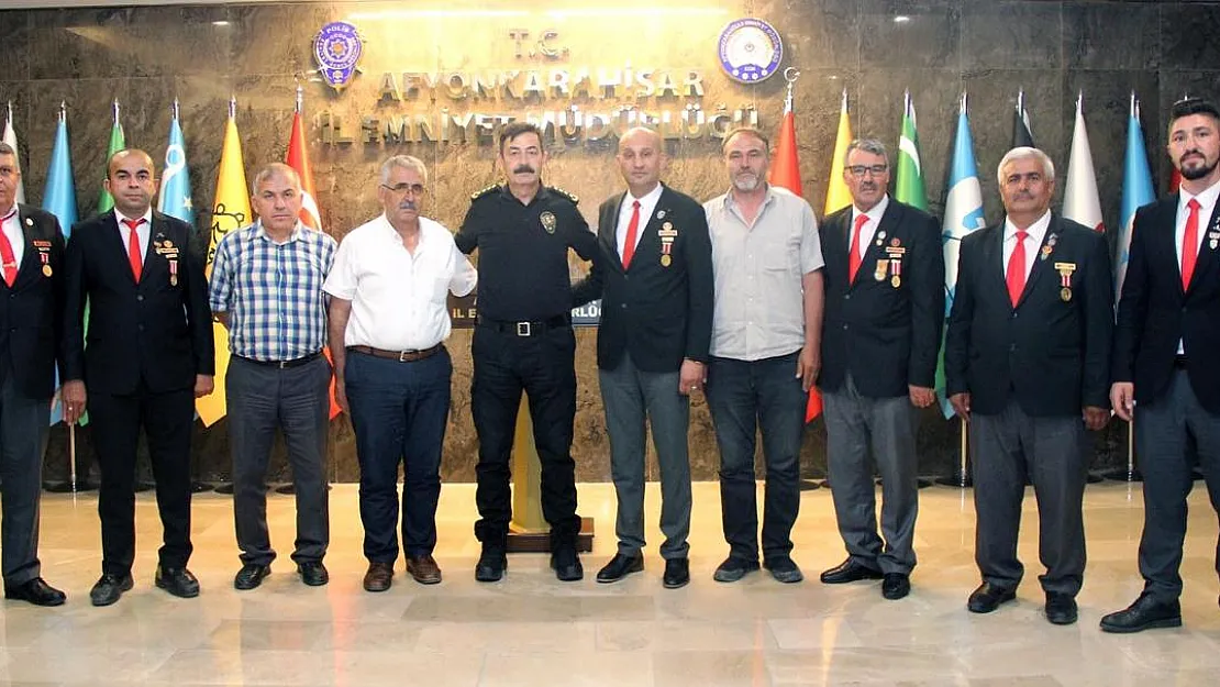 Teröristleri yakalayan Afyon polisine anlamlı ziyaret