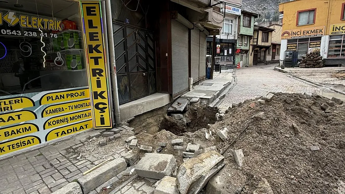 Tesadüfün Bu Kadarı… Kocatepe Gazetesi Önünde Özel Kazı