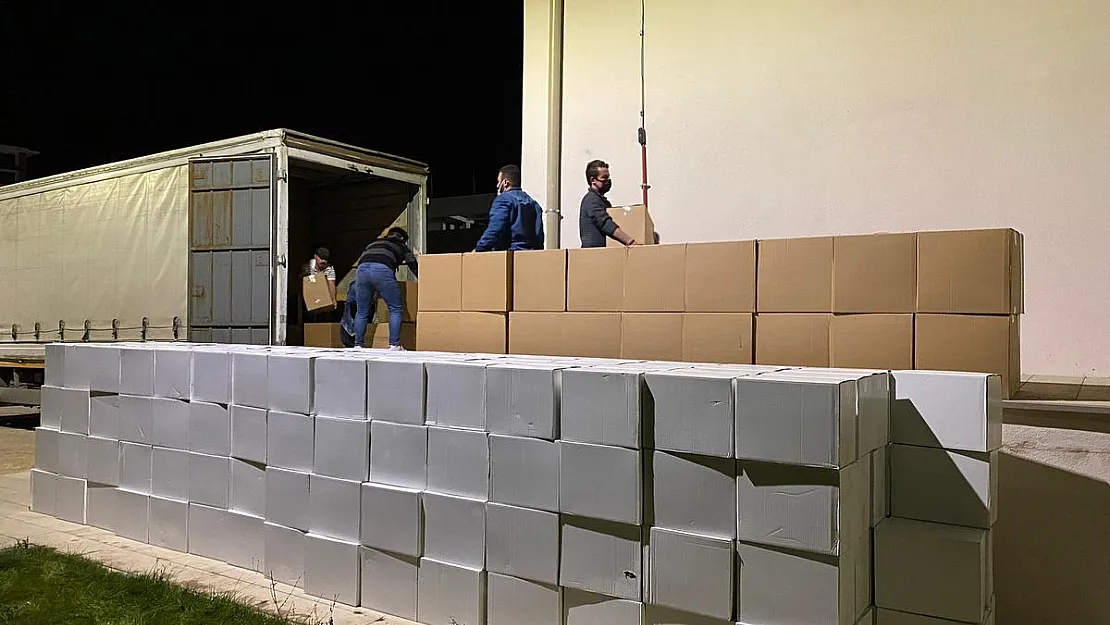 Tır kasasında 374 bin paket kaçak sigara ele geçirildi