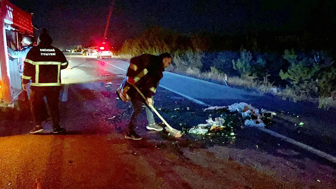 Tır lastiği değiştirirken tırın altında kaldılar: 2 ölü