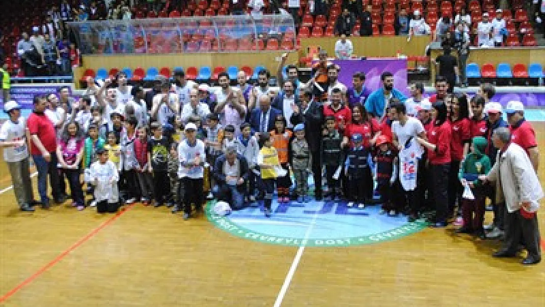 Tişörtler 112'den, galibiyet basketbolculardan – Kocatepe Gazetesi