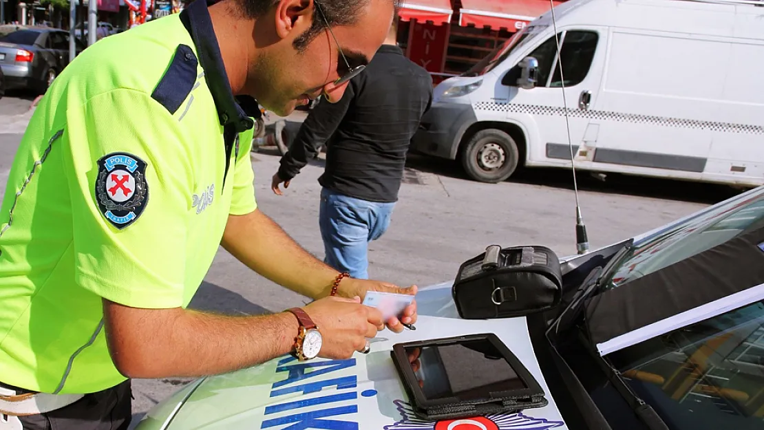 Trafik ekipleri göz açtırmıyor, 206 araca 405 bin TL ceza kesildi