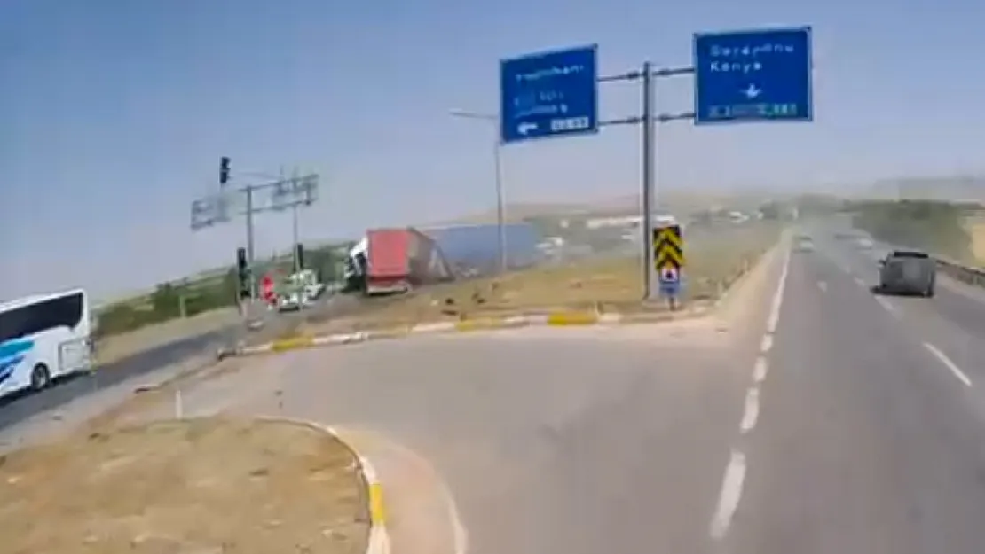 Trafik Kazası Araç Kamerasına Yansıdı