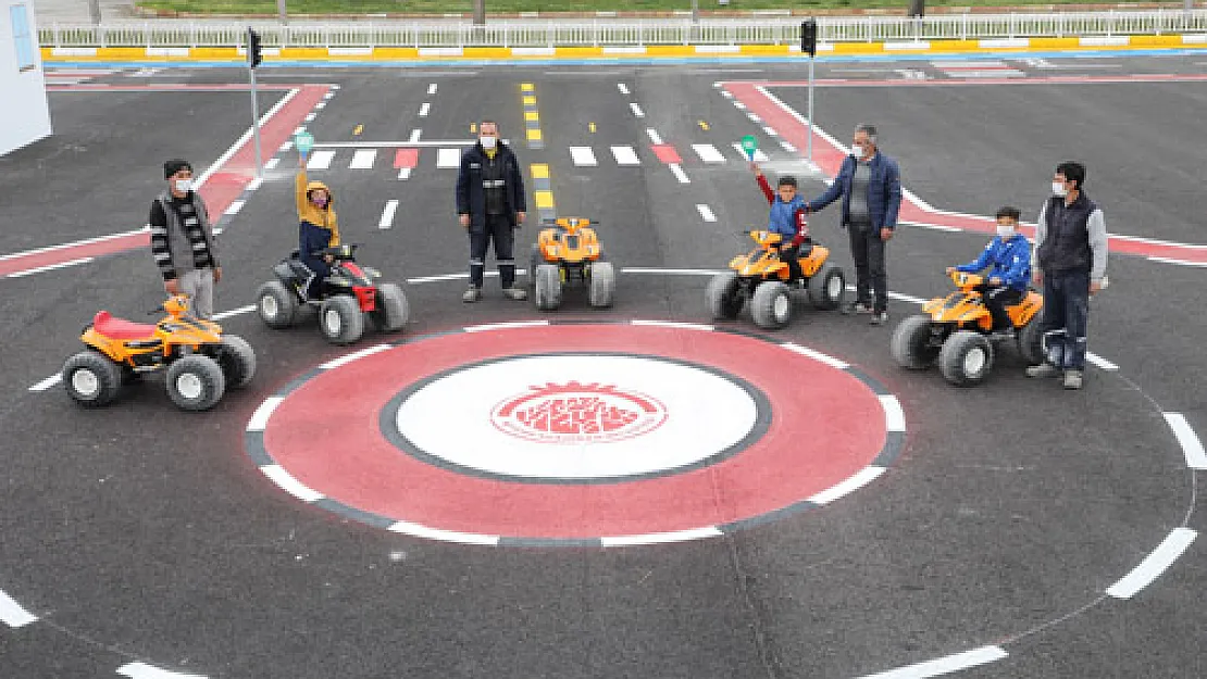 Trafik kurallarını eğlenerek öğrenecekler