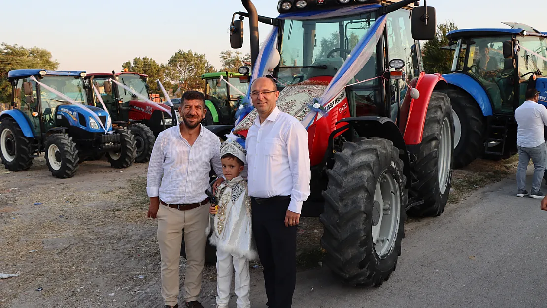 Traktör Konvoyu İle Sünnet Düğünü