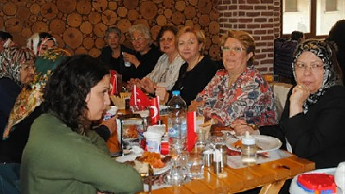 Türk Anneler Derneği'nden 29 Ekim etkinliği