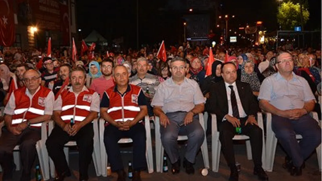 Türk Kızılay'ı tüm nöbet meydanlarında