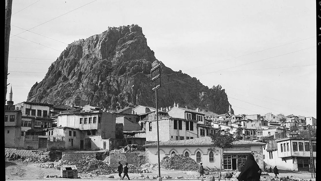 Türk mimarisi arşivden çıktı,  Afyon'un belgeleri aranıyor