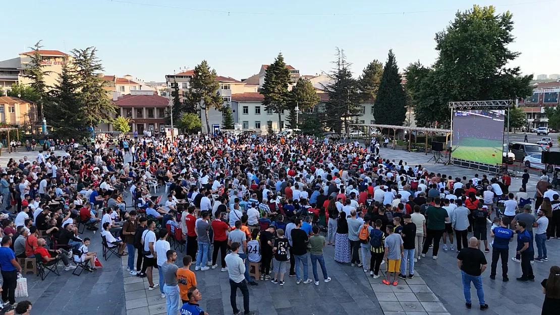 Türkiye-Portekiz Maçı İçin Dev Ekran Kuruldu