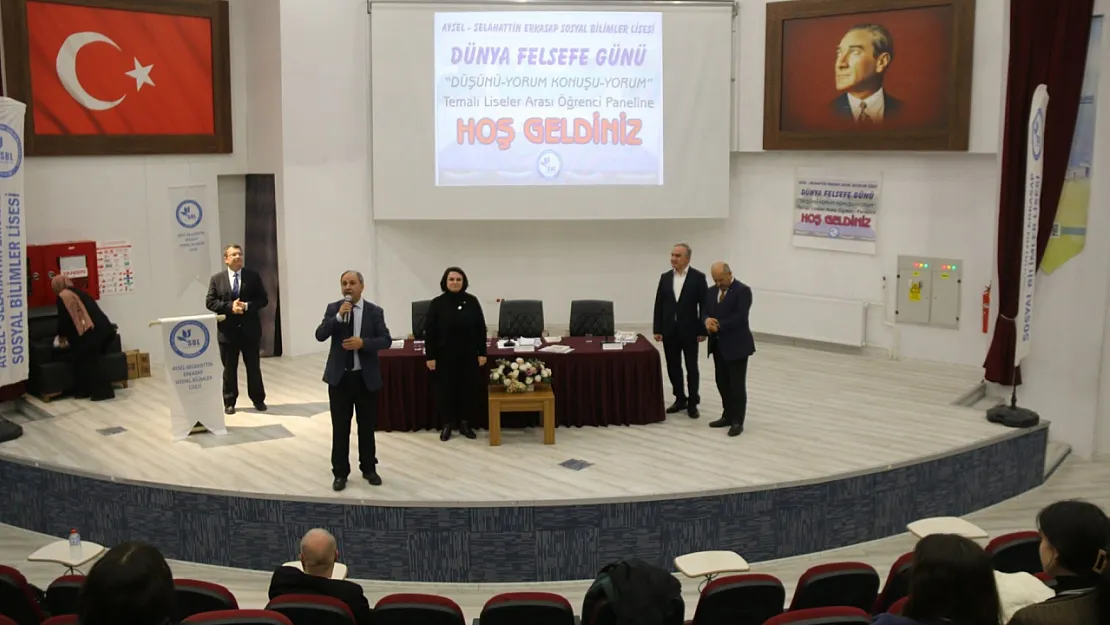 'Türkiye Yüzyılı Vizyonunda Meslek Seçimi Ve Kariyer Planlaması' Paneli Düzenlendi