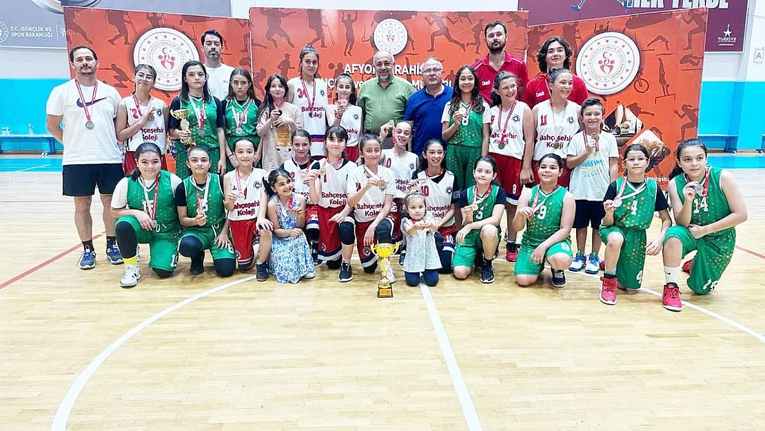 U-12’lerin şampiyonu Bahçeşehir Koleji