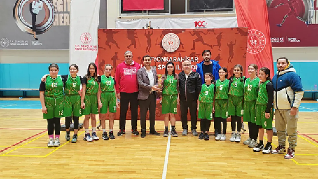 U-14 Kızlarda Çimento Şampiyon