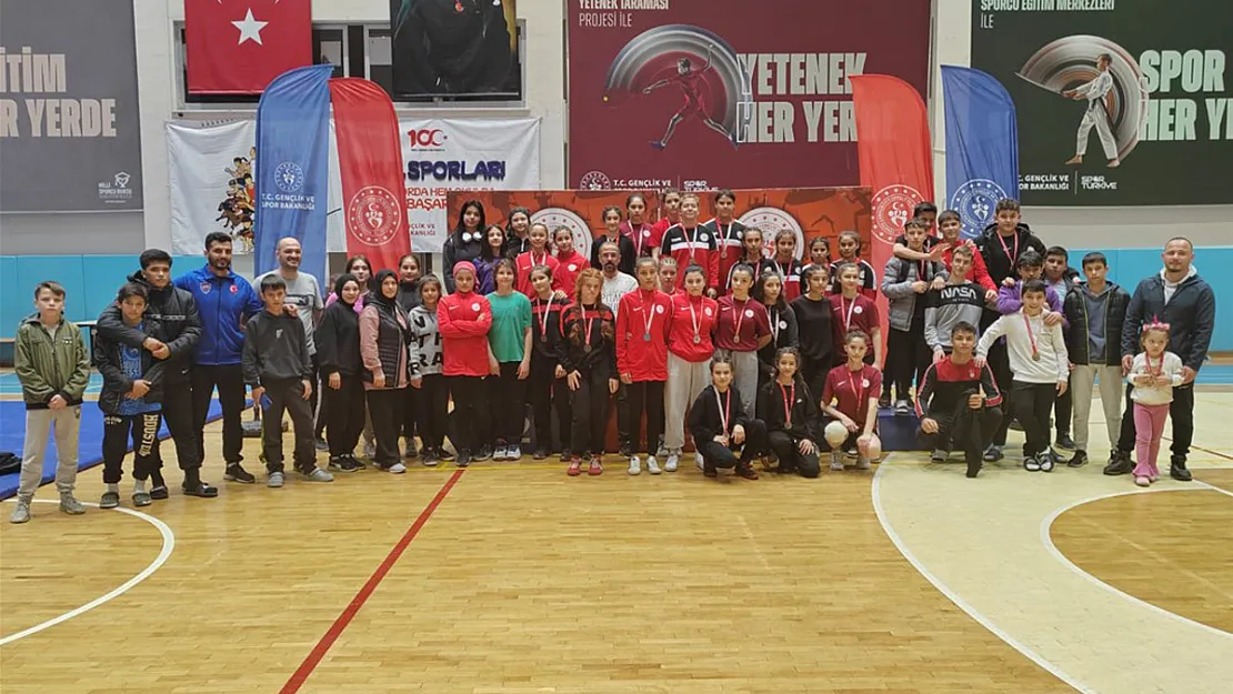 U-15’in Güreşçileri Derece İçin Mücadele Etti