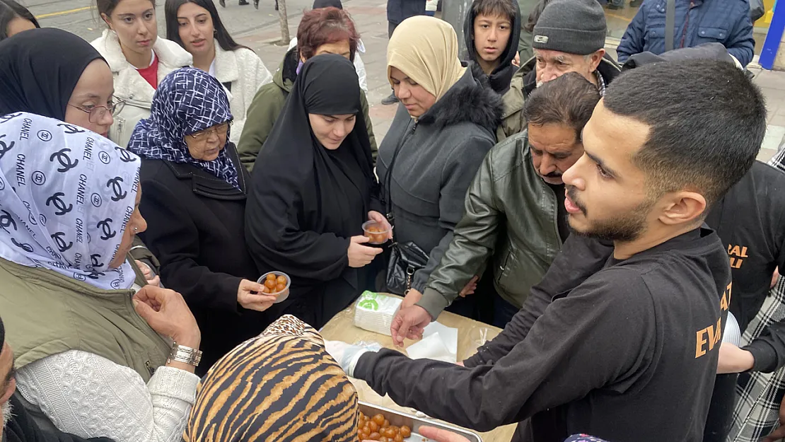 Ücretsiz Lokma Dağıtımı İzdihama Neden Oldu